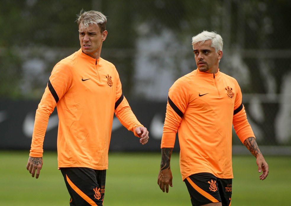 Corinthians treina finalizações e usa mais garotos em sétimo dia de pré-temporada no CT