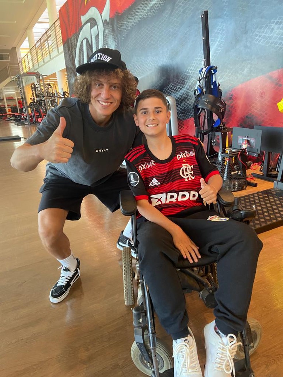 Luiz Miguel com David Luiz no Ninho &mdash; Foto: Arquivo pessoal