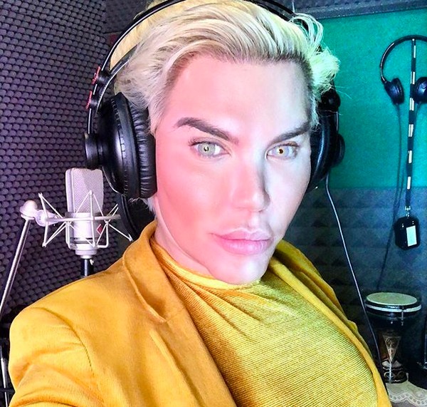 A brasileira Jéssica Alves, anteriormente conhecida como Rodrigo Alves, quando era apelidada de Ken Humano (Foto: Instagram)