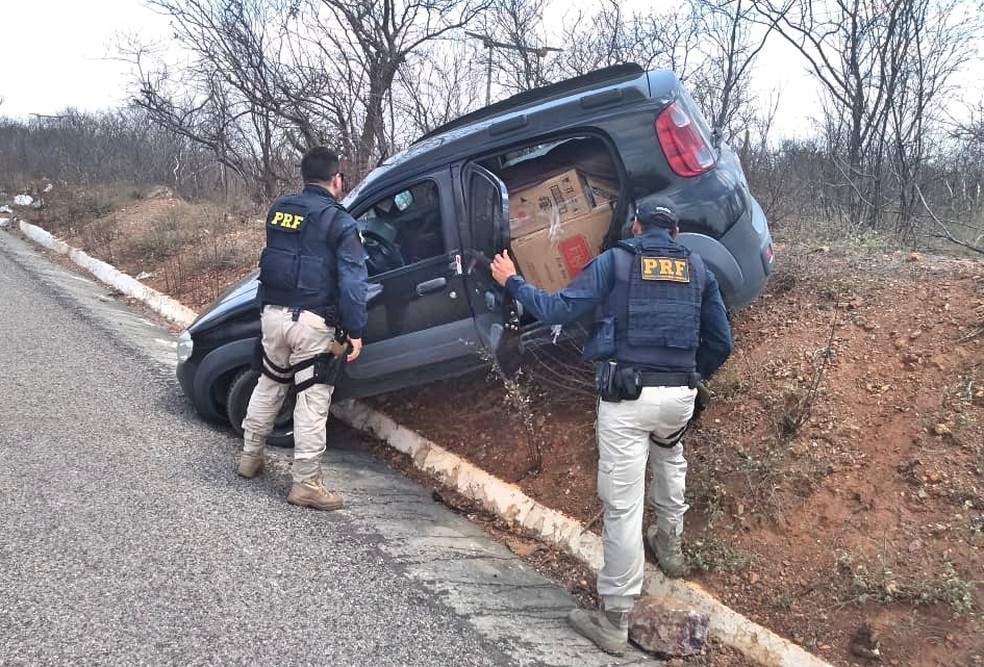 Dois homens são presos por contrabando na BR 316, em Parnamirim — Foto: Polícia Rodoviária Federal