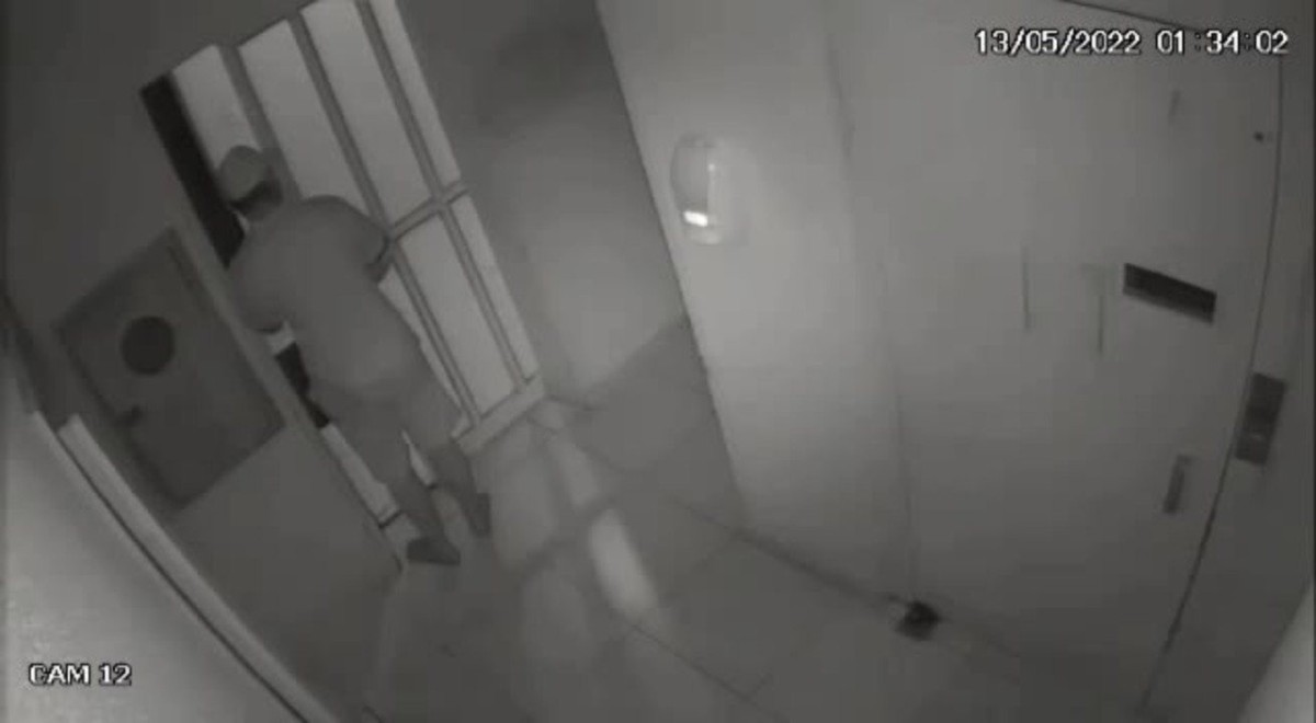 Câmeras De Segurança Mostram Homem Aranha Invadindo Prédio Para Cometer Furtos Em Cuiabá 