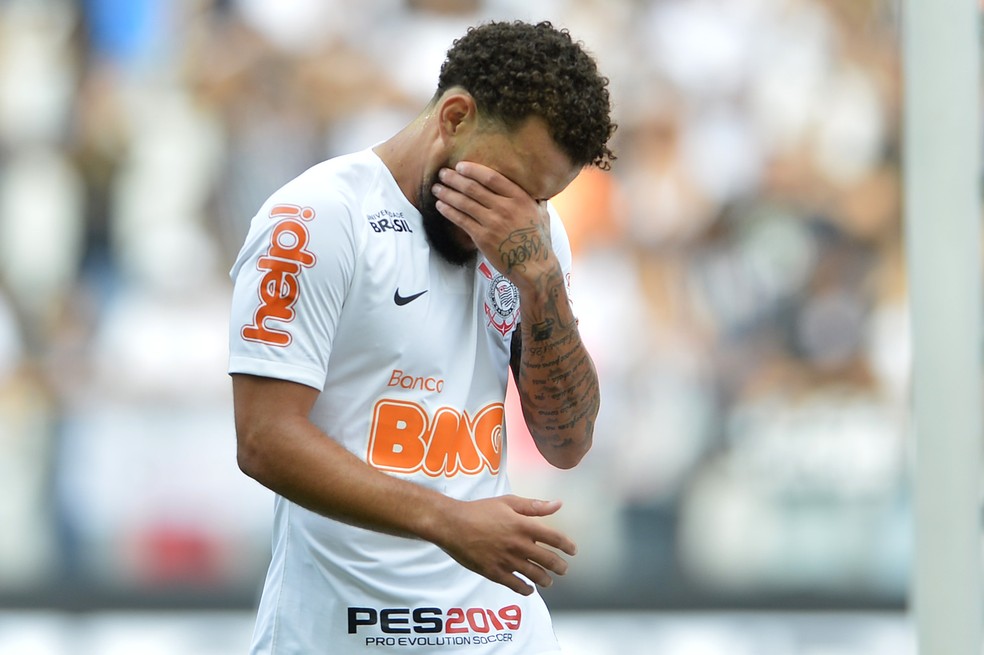 Antes de lucrar com venda de André Luis, Corinthians perdeu ação na Fifa; veja detalhes