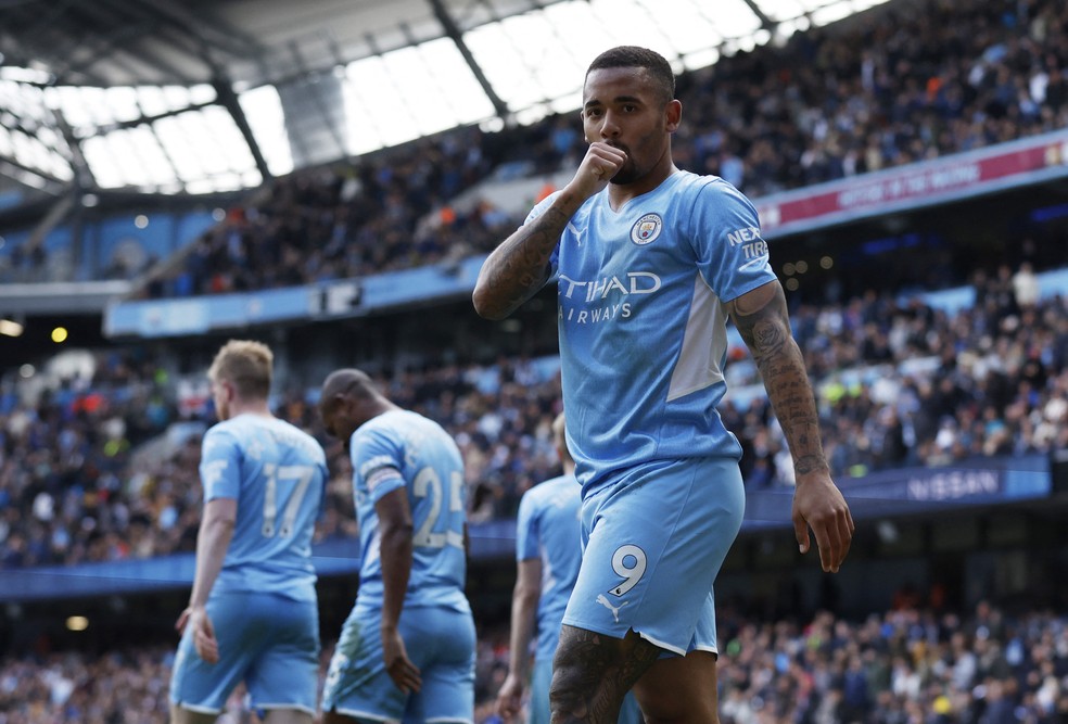 Gabriel Jesus comemora um de seus quatro gols pelo Manchester City — Foto: Action Images via Reuters