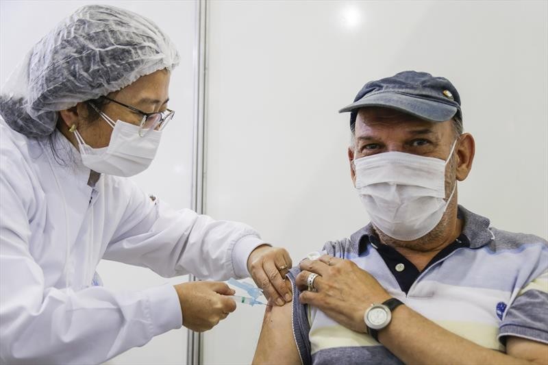 Curitiba continua vacinação contra a Covid-19 para idosos ...