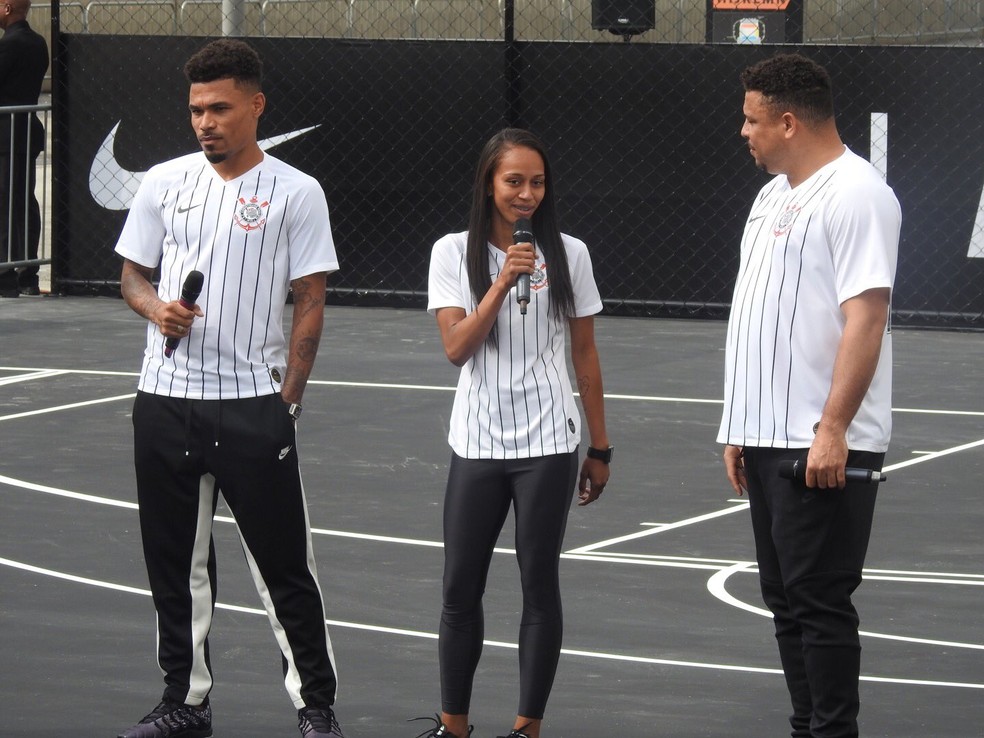 J&uacute;nior Urso, Adriana e Ronaldo no evento do Corinthians &mdash; Foto: Marcelo Braga