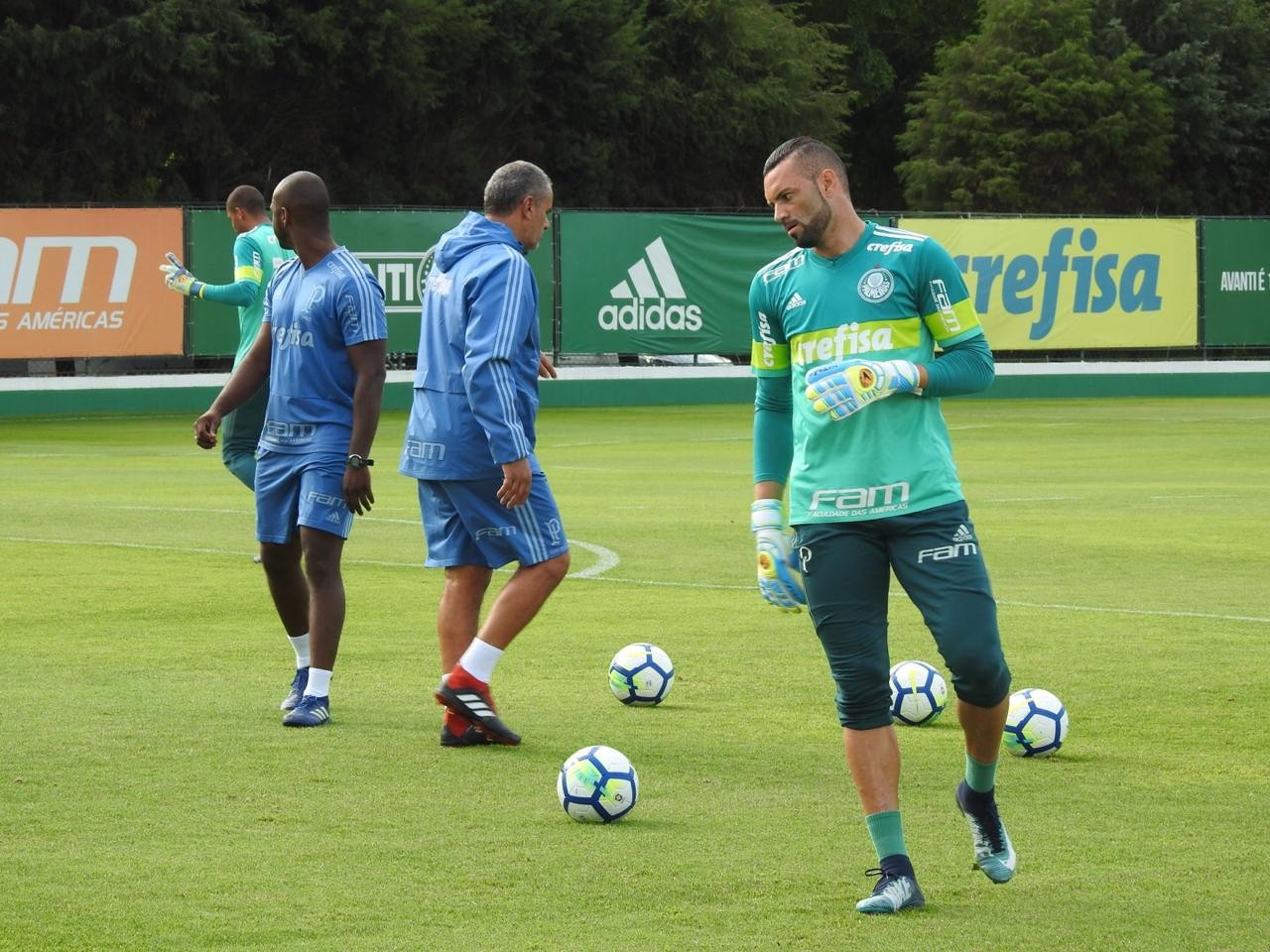 Sem dois titulares, Palmeiras treina na Academia de Futebol