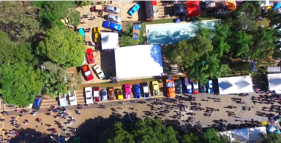 Evento &eacute; promovido pelo Clube de Carros Antigos da cidade e tem o objetivo de ajudar institui&ccedil;&otilde;es do munic&iacute;pio &mdash; Foto: Divulga&ccedil;&atilde;o