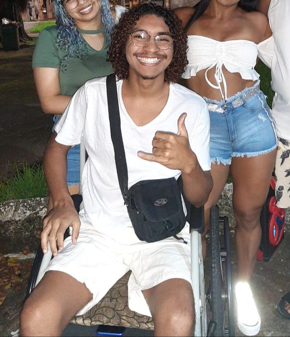 Estudante perdeu o movimento das pernas após contaminação pela Covid-19 em Santos, SP. — Foto: Arquivo Pessoal