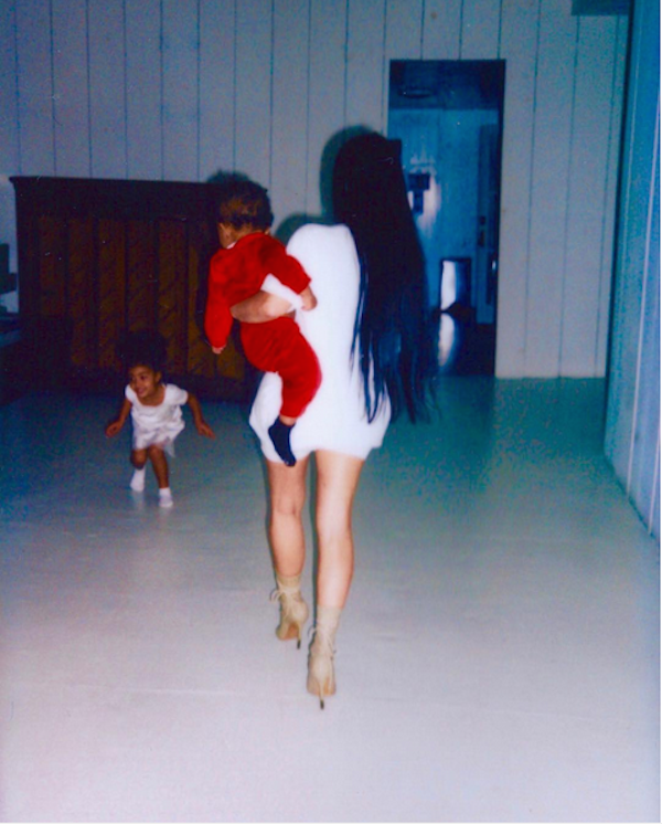 A celebridade Kim Kardashian com os filhos (Foto: Instagram)