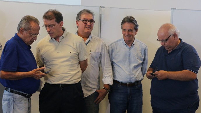 Após frustrações, Grêmio abre leque e admite pressa por reforço para ataque