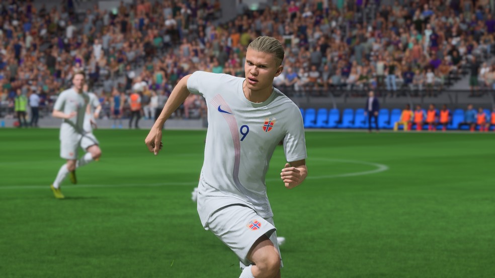 Haaland é um dos jogadores mais buscados no mercado do Ultimate Team por causa de sua corrida prolongada — Foto: Rodrigo Almeida