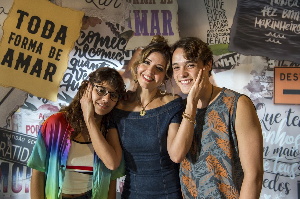Mariana Santos, que interpretará Carla em Malhação - Toda Forma de Amar, posa ao lado de Dora de Assis e Danilo Maia, que interpretarão Raissa e Thiago na nova temporada de Malhação — Foto: TV Globo/Estevam Avellar