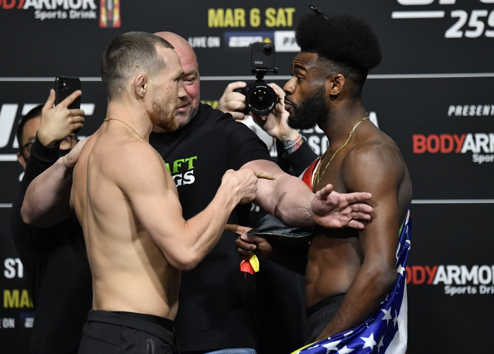 Petr Yan x Aljamain Sterling encarada UFC 259 — Foto: Jeff Bottari/Zuffa LLC