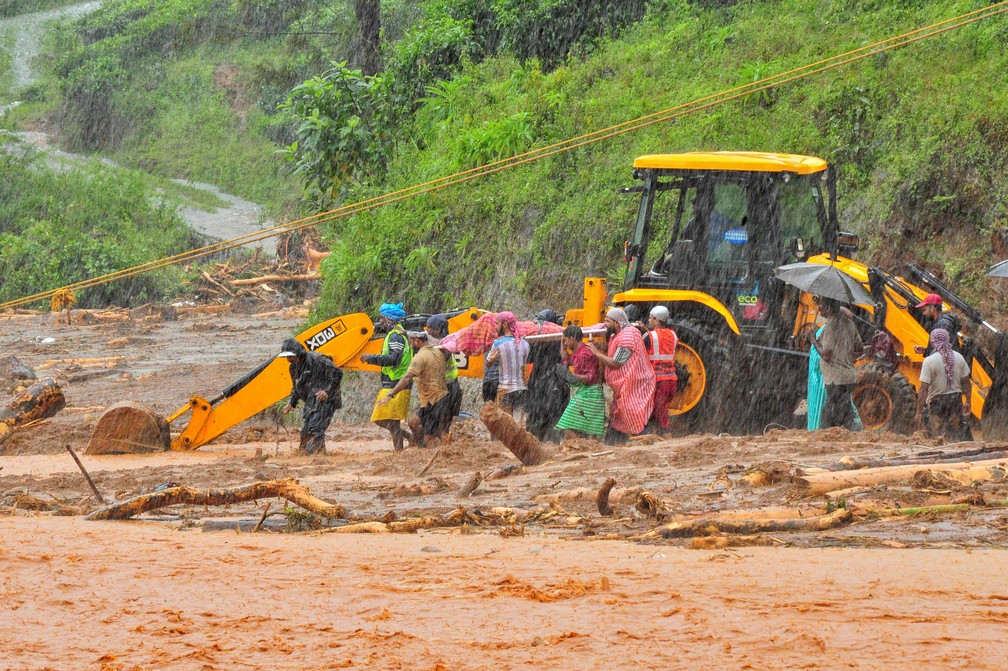 Em Kerala, 120 mil pessoas foram resgatadas — Foto: Reuters