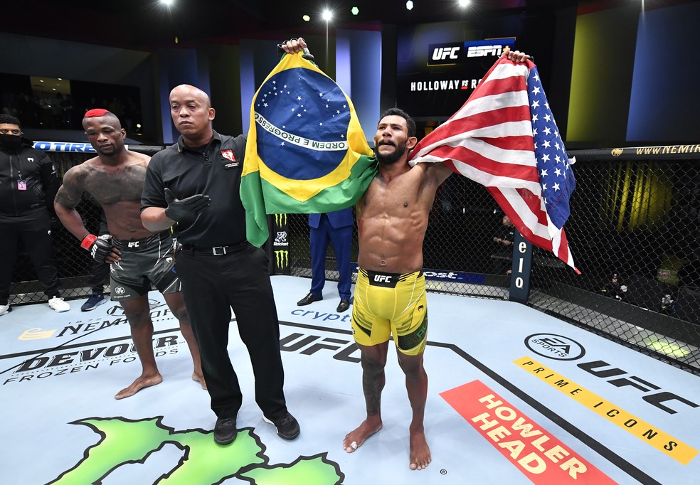 Rafael Alves finalizou no round inicial — Foto: Getty Images