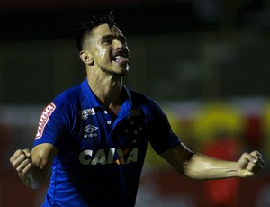 Willian, do Cruzeiro, desbanca CR7 e Borja para levar o gol mais bonito