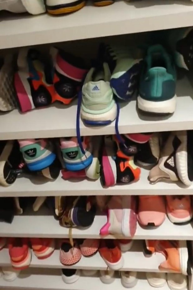Anitta mostra coleção de tênis (Foto: reprodução/Instagram)