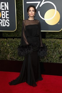 Angelina Jolie veste Versace