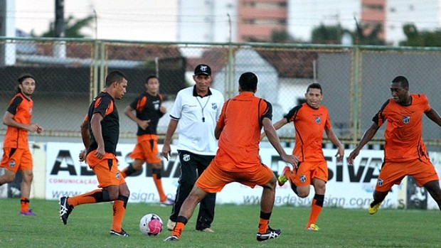 PC Gusmão treinando o Ceará (Foto: Divulgação / CearáSC.com)