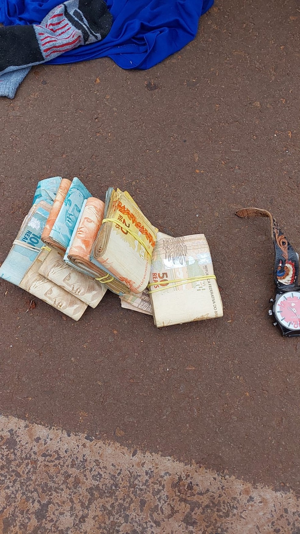 Dinheiro que estava com o adolescente que morreu no acidente — Foto: Polícia Civil/Divulgação