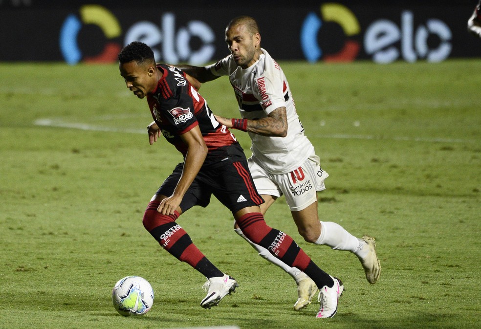Daniel Alves em São Paulo x Flamengo — Foto: Marcos Riboli