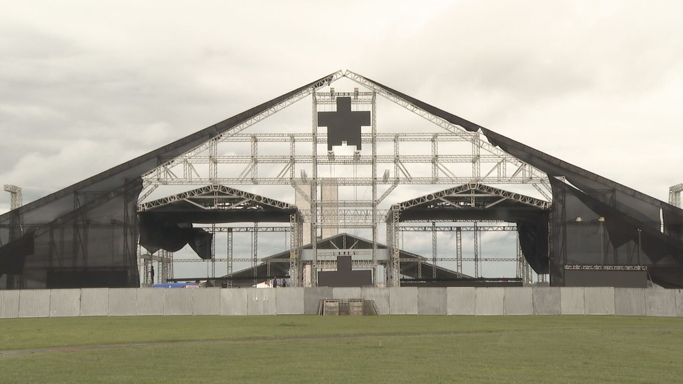 Montagem do palco para a festa da posse de Lula, em 1º de janeiro de 2023, em Brasília — Foto: TV Globo/Reprodução