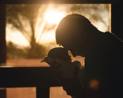 Licença-paternidade: pais que tiveram 5, 20 e 120 dias contam suas experiências