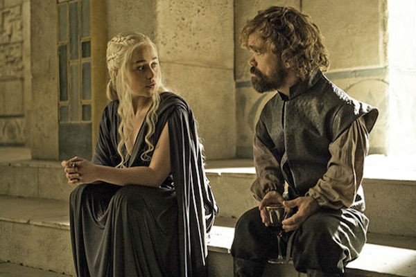 Emilia Clark e Peter Dinklage em Game of Thrones (Foto: Reprodução)