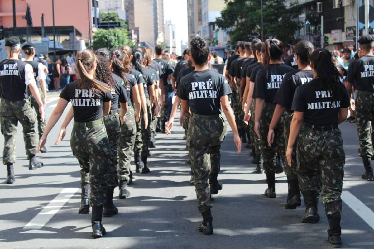 Resultado de imagem para Mais de mil crianças aguardam vaga em escola cívico-militar