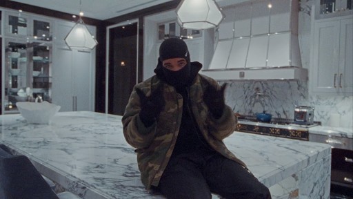 Em quarentena, Drake mostra sua mansão em novo clipe (Foto: Reprodução \ Youtube)