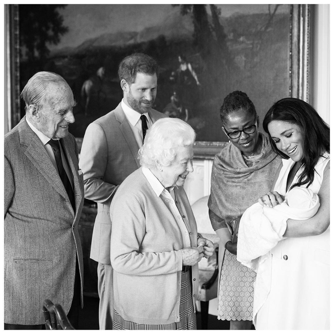 Rainha Elizabeth II com a mais nova neta (Foto: Chris Allerton ©️SussexRoyal)
