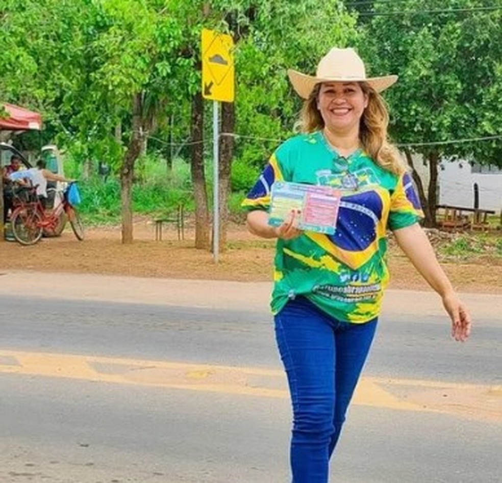 Josiany Duque Gomes Simas foi responsável, segundo a AGU, pelo fretamento de um ônibus no dia 6 de janeiro de Cuiabá para Brasília. — Foto: Reprodução