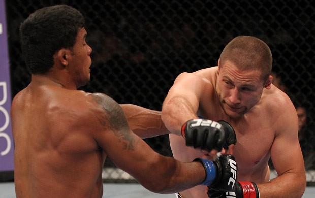 Carlos Eduardo Tá Danado x Mike Pierce UFC (Foto: Agência Getty Images)