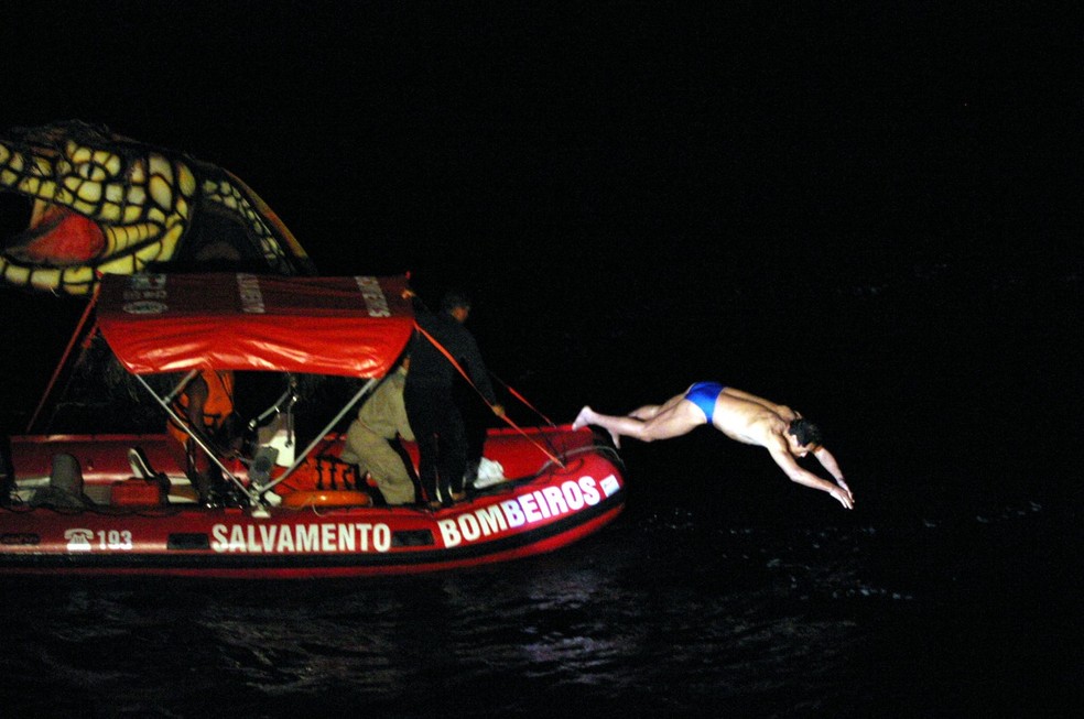 Inoki chegou ao evento nadando à noite e ignorou os perigos do rio — Foto: Marcelo Alonso