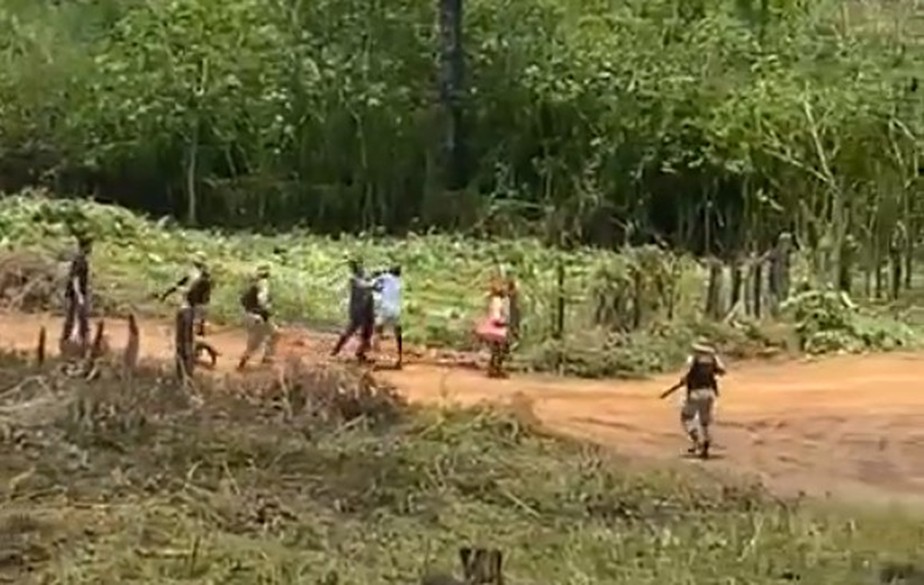 Polícia realiza reintegração de posse em fazenda da Bahia ocupada pelo MST