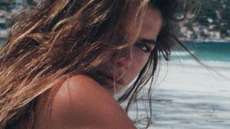 Mariana Goldfarb posa na praia — Foto: Instagram