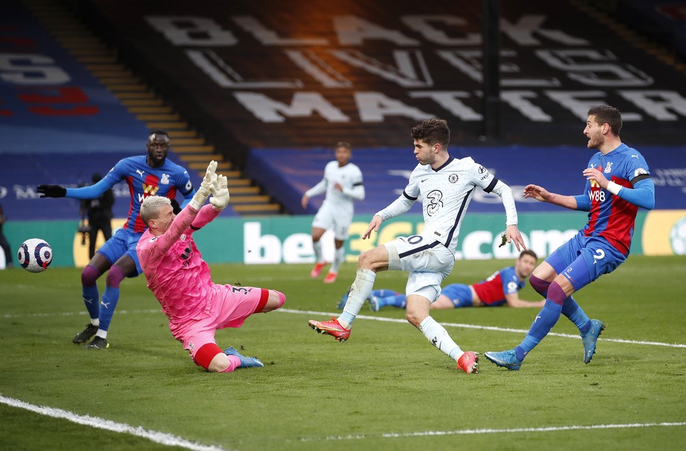 Pulisic marca o quarto gol do Chelsea sobre o Crystal Palace, pelo Campeonato Inglês — Foto: Getty Images