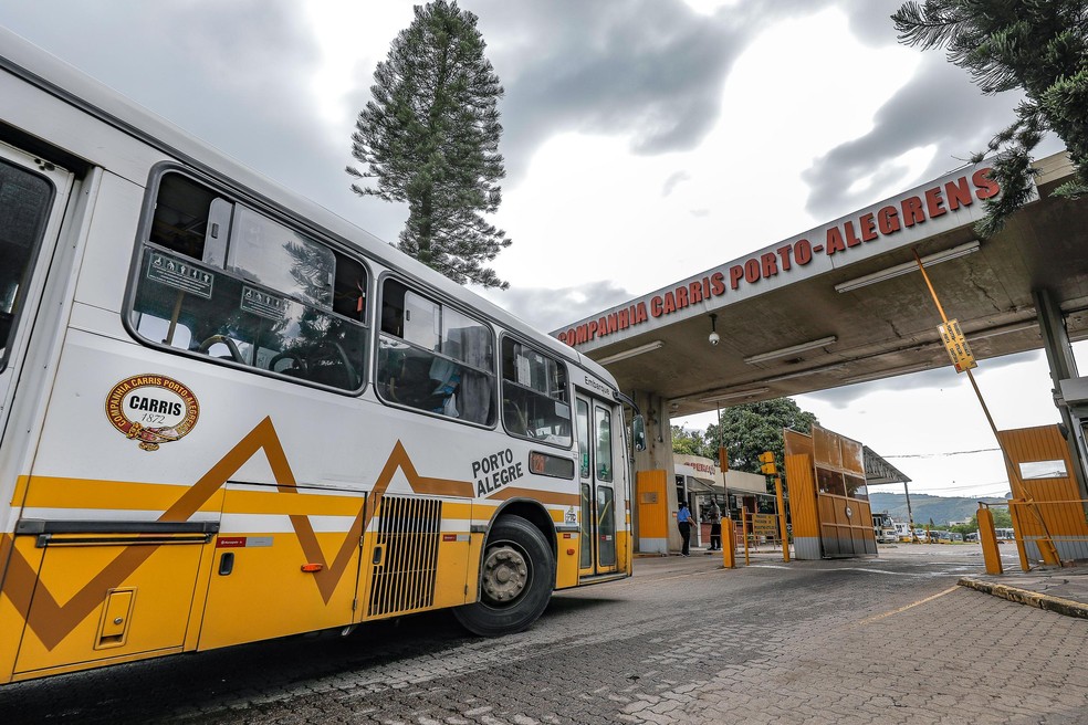 Empresa pública Carris opera linhas de ônibus em Porto Alegre — Foto: Alex Rocha/PMPA/Divulgação