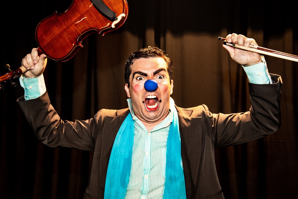 Espetáculo 'O violinista mosca morta'  — Foto: Lúcio Gomes
