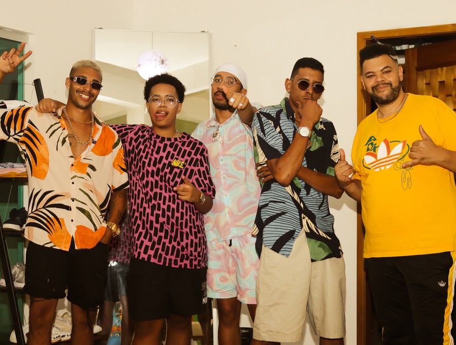 Babu Santana (à direita) retorna aos palcos, dia 15, agora,  em um show inédito com artistas do  selo Paizão Records