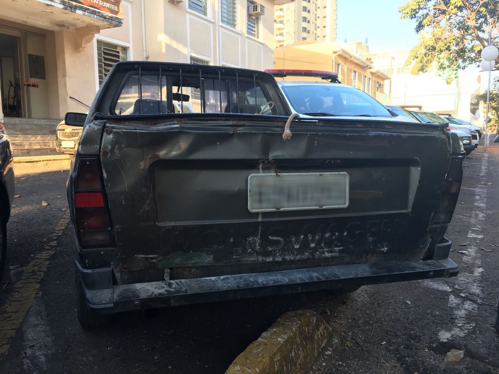 Veículo foi localizado pela Polícia Militar (Foto: Gabriel Tibaldo/G1)