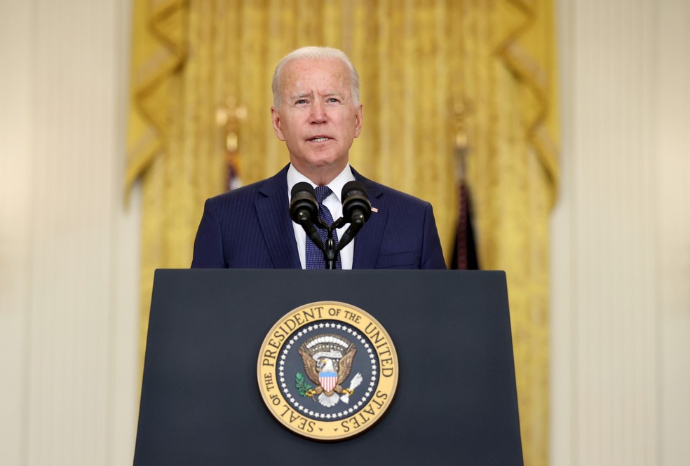 Presidente Joe Biden dos EUA em um pronunciamento após ataque terrorista no aeroporto de Cabul em 26 de agosto  — Foto: Jonathan Ernst/Reuters