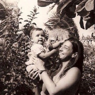 Preta Gil: "Minha mãe @sandrabgadelha #drão te amo , feliz tudo todos os dias !!!"