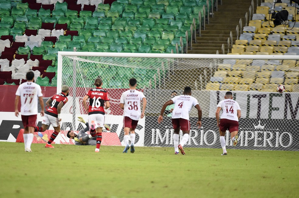 Gabigol, do Flamengo, converte pênalti contra o Fluminense pela final do Carioca 2021 — Foto: André Durão