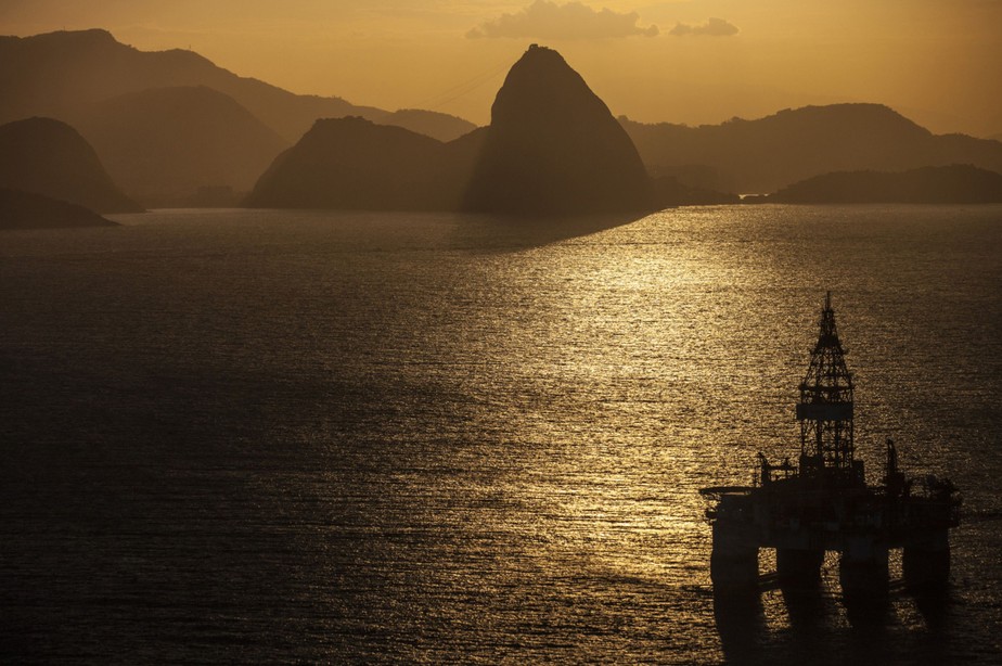 EUA pedem, e Brasil vai aumentar produção de petróleo por causa da guerra