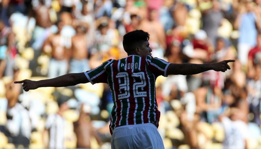 Pedro comemora gol pelo Fluminense (Foto: Lucas Merçon)
