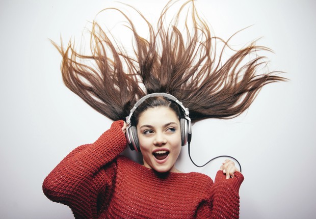 Ouvir música deixa as pessoas mais felizes ; felicidade ; ser feliz ; carreira ;  (Foto: iStock)