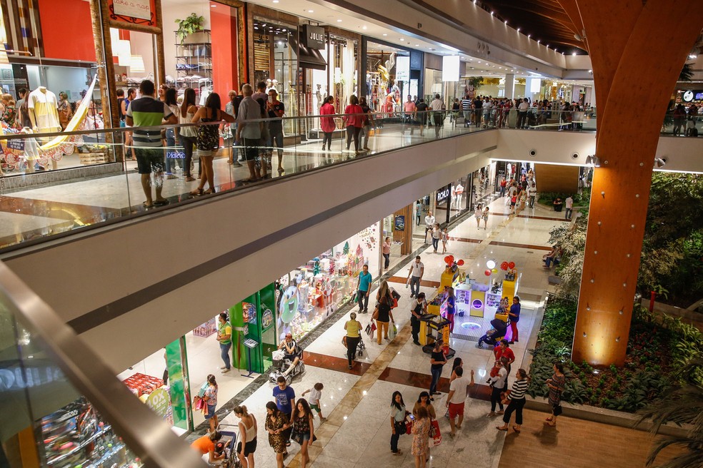 Lojas de shoppings terão funcionamento alterado nos dias de feriado — Foto: JL Rosa/ SVM