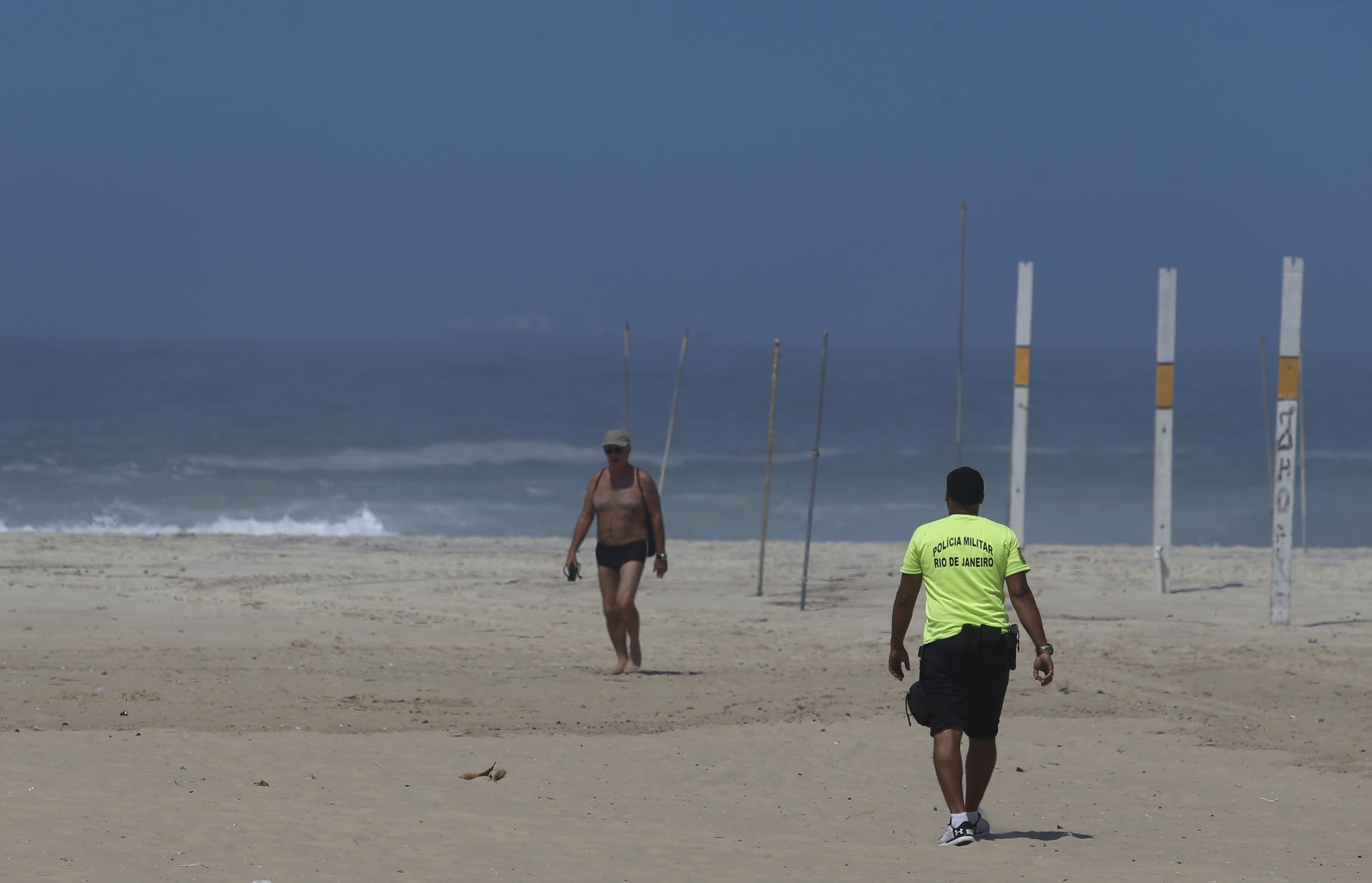 Proibição tem como objetivo evitar aglomerações nas praias do estado