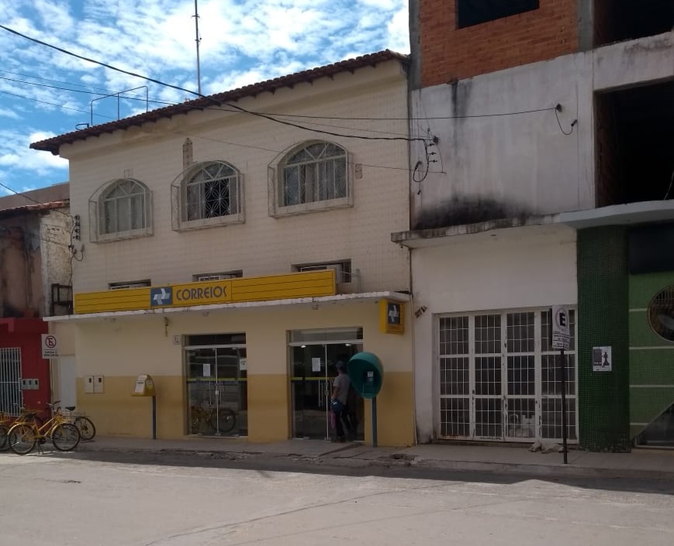 Criminosos utilizaram uma motocicleta para praticar assalto nos Correios de Porteirinha â€” Foto: Arquivo Pessoal